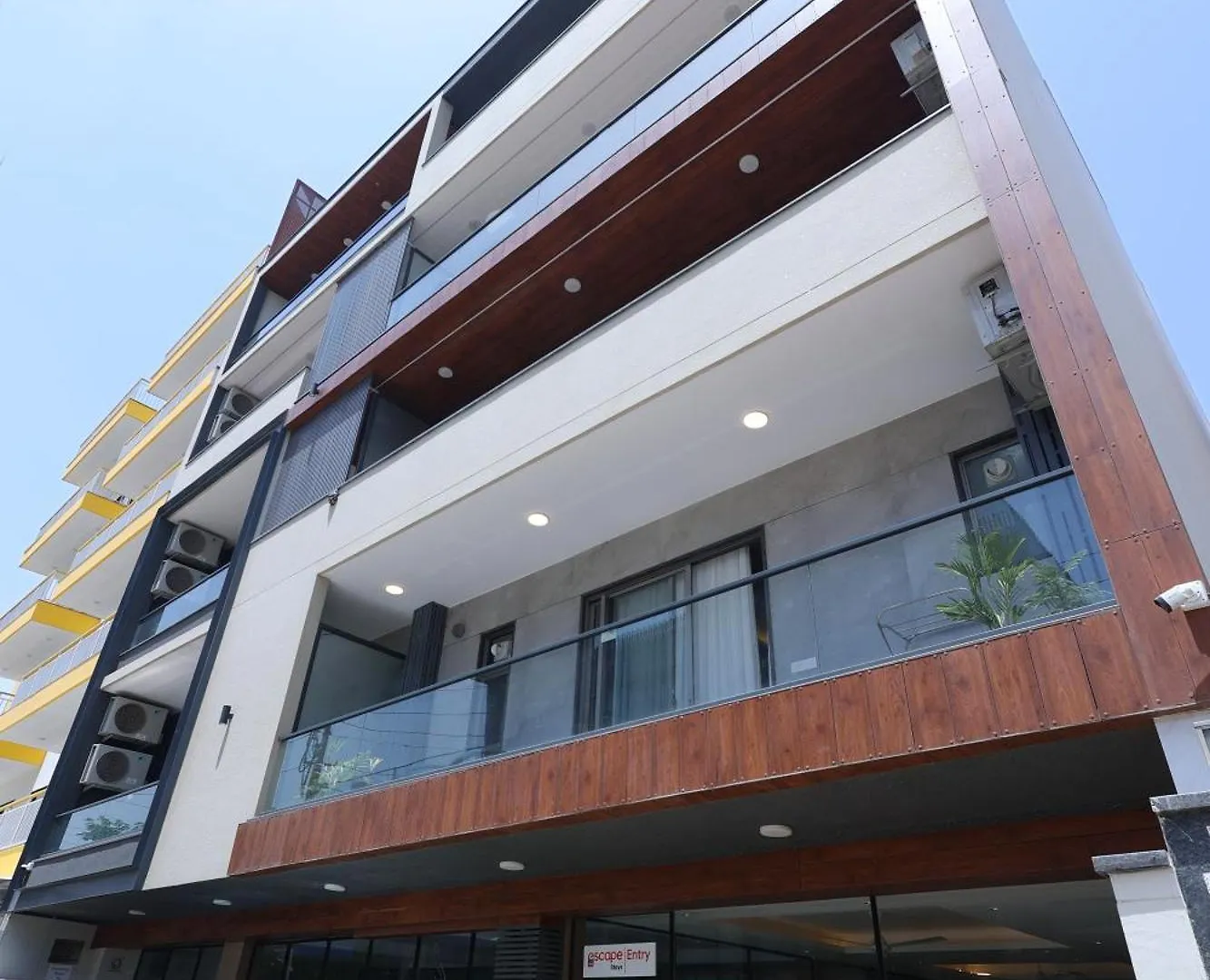 Escape Stays And Serviced Apartments Γκουργκάον