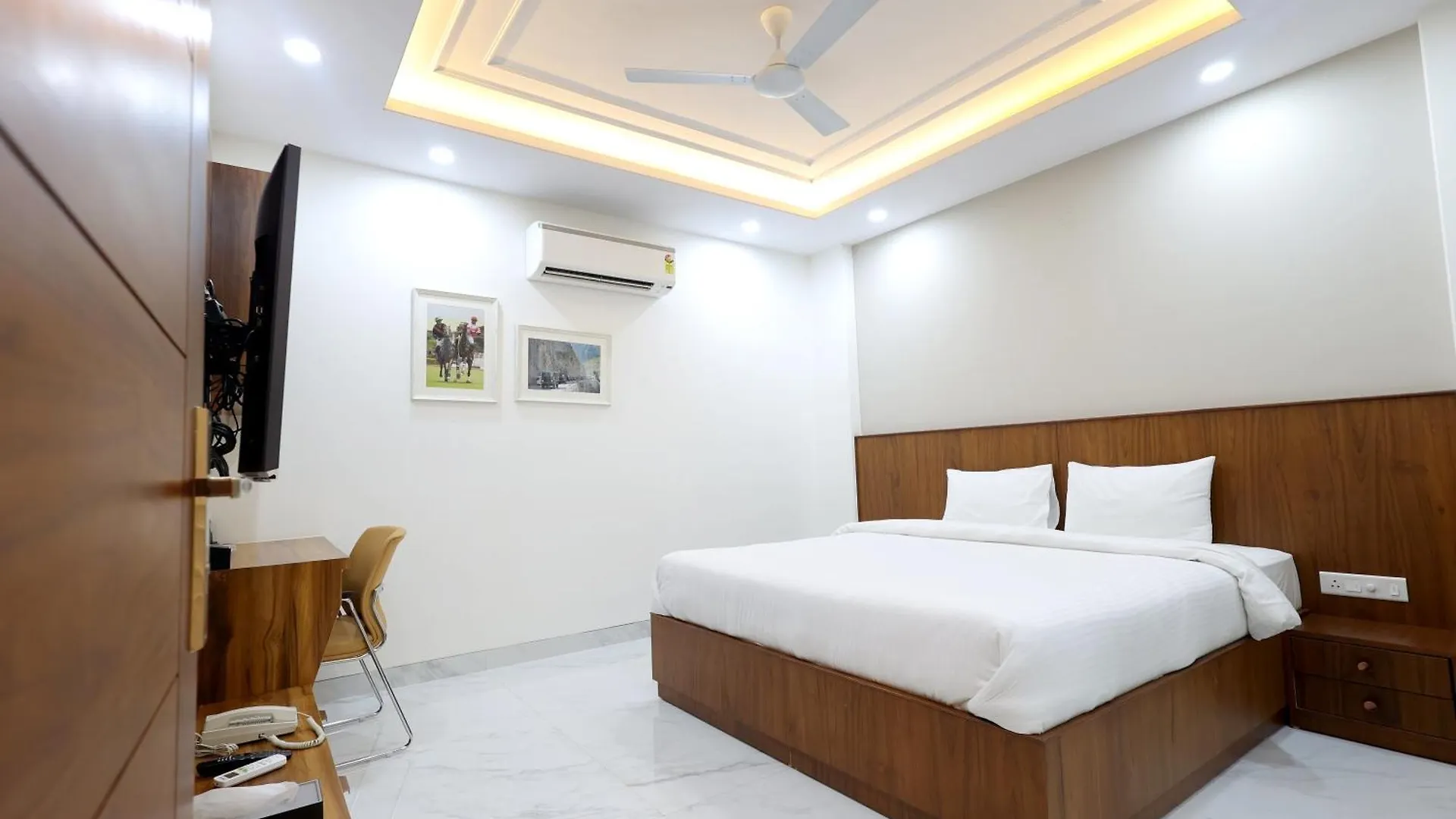 Escape Stays And Serviced Apartments Γκουργκάον 4*,