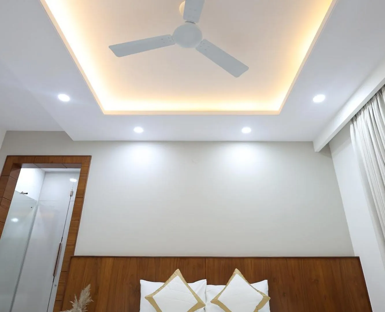 Escape Stays And Serviced Apartments Γκουργκάον Ξενοδοχείο